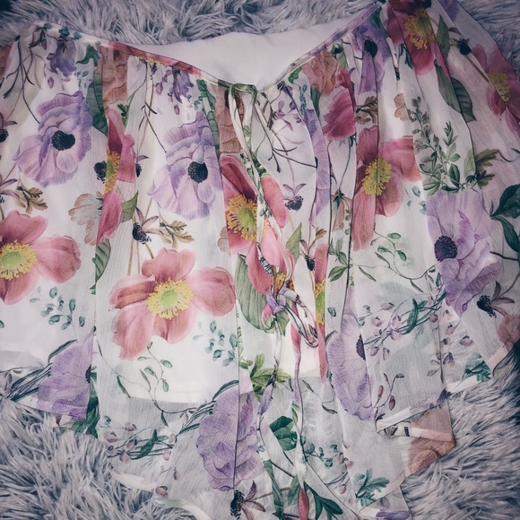 AKIRA blouse - Picture 1 of 3